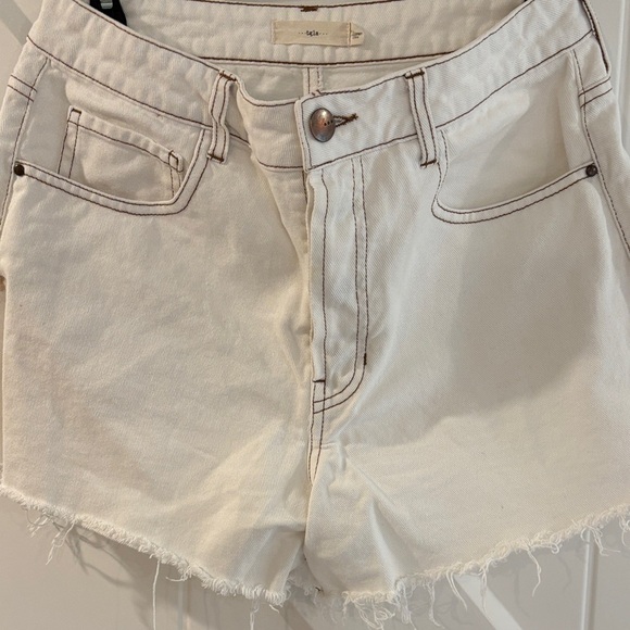 Tgla Pants - High-Rise White Denim Jean Shorts with Frayed Hem